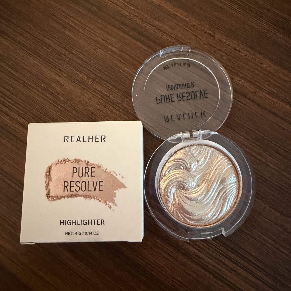 RealHer Pure Resolve Highlighter - Shimmering Gold